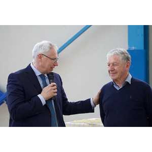 Da sinistra: il presidente del Cr Fvg, Mauro Bordin e Gianfelice Colonna, presidente dell'associazione Una Mano per Vivere - Da sinistra: il presidente del Cr Fvg, Mauro Bordin e Gianfelice Colonna, presidente dell'associazione Una Mano per Vivere