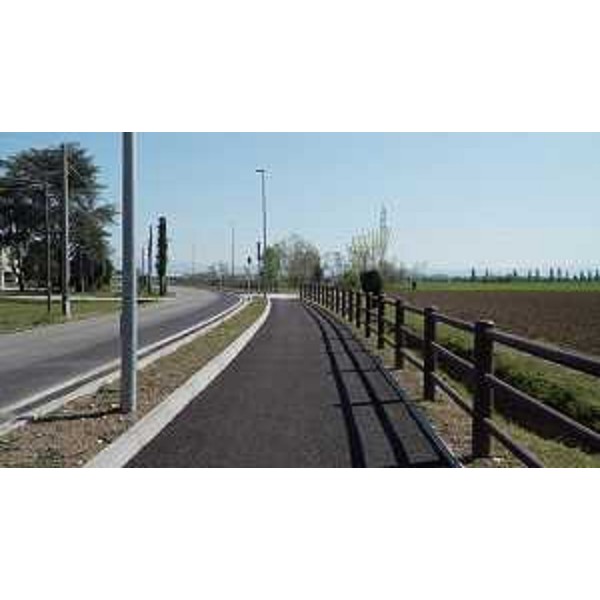 Il tracciato di raccordo tra l'abitato di Lauzacco e la ciclovia Alpe Adria - Il tracciato di raccordo tra l'abitato di Lauzacco e la ciclovia Alpe Adria