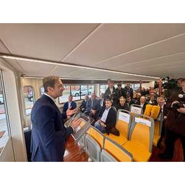 Il governatore Massimiliano Fedriga e l'assessore regionale Pierpaolo Roberti a bordo del Delfino Verde Gt - Il governatore Massimiliano Fedriga e l'assessore regionale Pierpaolo Roberti a bordo del Delfino Verde Gt