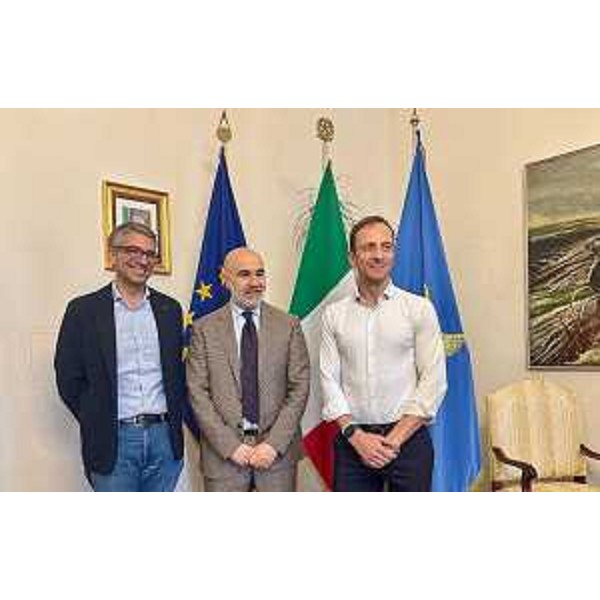 Da destra: Massimiliano Fedriga (governatore Fvg), Gennaro Feo (dirigente Digos Trieste), Pierpaolo Roberti (assessore regionale Sicurezza). - Da destra: Massimiliano Fedriga (governatore Fvg), Gennaro Feo (dirigente Digos Trieste), Pierpaolo Roberti (assessore regionale Sicurezza).