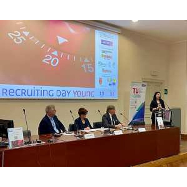 La presentazione del Recruiting day young - La presentazione del Recruiting day young