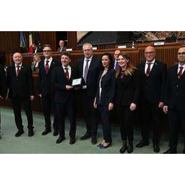 La consigliera Rosaria Capozzi (M5S) assiema al presidente del Cr Fvg Mauro Bordin, al direttore artistico del Gruppo polifonico Claudio Monteverdi di Ruda Barbara Di Bert e al presidente Moreno Valentinuzzi - La consigliera Rosaria Capozzi (M5S) assiema al presidente del Cr Fvg Mauro Bordin, al direttore artistico del Gruppo polifonico Claudio Monteverdi di Ruda Barbara Di Bert e al presidente Moreno Valentinuzzi