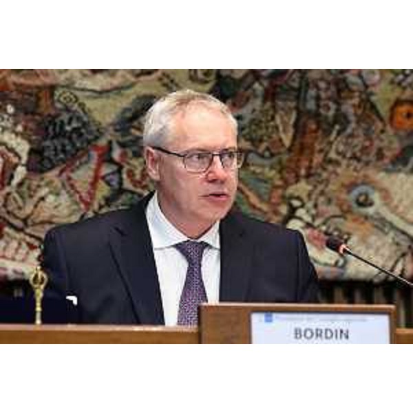 Il presidente del Consiglio regionale del Friuli Venezia Giulia, Mauro Bordin, annuncia gli eletti all'Aula - Il presidente del Consiglio regionale del Friuli Venezia Giulia, Mauro Bordin, annuncia gli eletti all'Aula