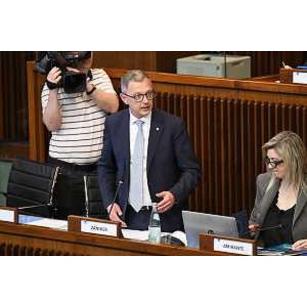 L'intervento di Stefano Zannier, assessore all'Agricoltura,. Accanto a lui la collega di Giunta Cristina Amirante - L'intervento di Stefano Zannier, assessore all'Agricoltura,. Accanto a lui la collega di Giunta Cristina Amirante