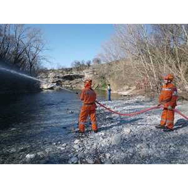 Un'esercitazione di antincendio boschivo - Forestali della Stazione di Cividale del Friuli e volontari antincendio della Protezione civile durante un'esercitazione di antincendio boschivo nei pressi di Grupignano sulla sponda destra del fiume Natisone. (Cividale del Friuli 02/03/13)