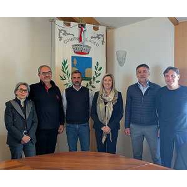 L'assessore regionale alle Infrastrutture Cristina Amirante (al centro) al termine dell'incontro con l'Amministrazione comunle di Lauco - L'assessore regionale alle Infrastrutture Cristina Amirante (al centro) al termine dell'incontro con l'Amministrazione comunle di Lauco