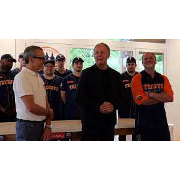 Lassessore alla Difesa dellambiente e all'Energia Fabio Scoccimarro alla presentazione ufficiale della Junior Alpina. - Lassessore alla Difesa dellambiente e all'Energia Fabio Scoccimarro alla presentazione ufficiale della Junior Alpina. 