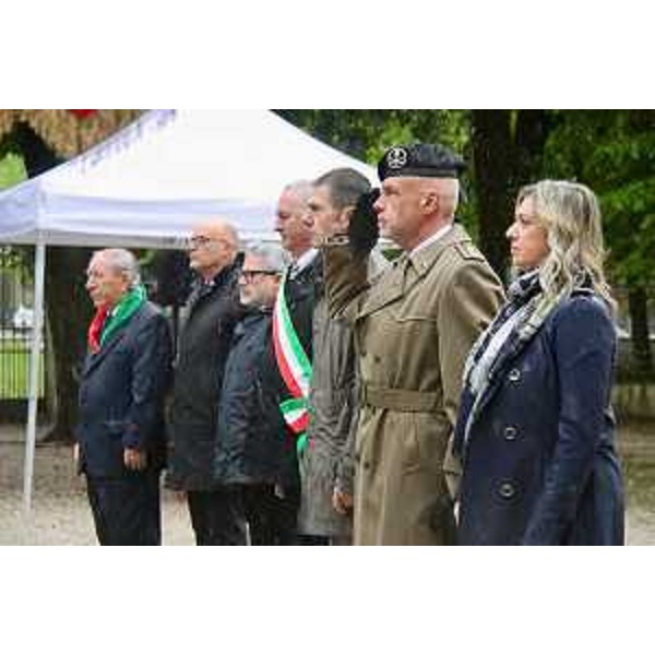 L'assessore regionale Cristina Amirante (la prima a destra) alla cerimonia di Pordenone - L'assessore regionale Cristina Amirante (la prima a destra) alla cerimonia di Pordenone