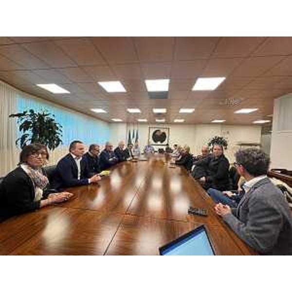 Il tavolo con i volontari nella sede regionale di via Sabbadini a Udine - Il tavolo con i volontari nella sede regionale di via Sabbadini a Udine