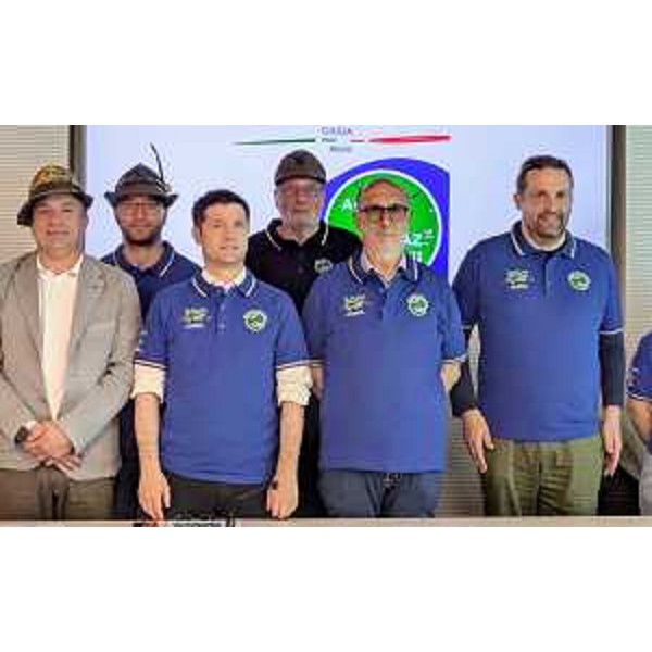 L'assessore con delega alla Protezione civile del Friuli Venezia Giulia Riccardo Riccardi alla presentazione della nuova polo "Io sono Friuli Venezia Giulia - Alpini" realizzata per la 96ª Adunata nazionale degli Alpini di Biella, dal 9 all'11 maggio 2025. - L'assessore con delega alla Protezione civile del Friuli Venezia Giulia Riccardo Riccardi alla presentazione della nuova polo "Io sono Friuli Venezia Giulia - Alpini" realizzata per la 96ª Adunata nazionale degli Alpini di Biella, dal 9 all'11 maggio 2025.