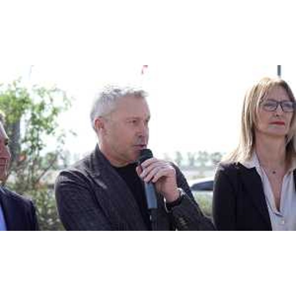 L'assessore Bini all'inaugurazione della nuova rotatoria di Piazza Marcello D'Olivo a Lignano Pineta - L'assessore Bini all'inaugurazione della nuova rotatoria di Piazza Marcello D'Olivo a Lignano Pineta