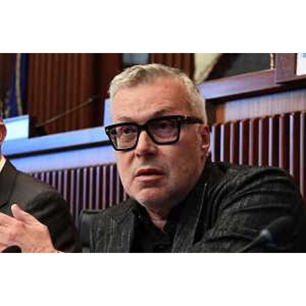 L'assessore Bini durante la seduta di Commissione - L'assessore Bini durante la seduta di Commissione