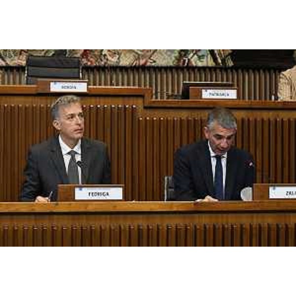 Da sinistra Stefano Balloch (FdI), presidente della II Commissione, e l'assessore regionale Pierpaolo Roberti - Da sinistra Stefano Balloch (FdI), presidente della II Commissione, e l'assessore regionale Pierpaolo Roberti