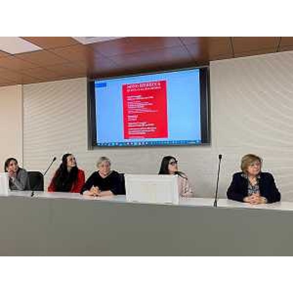 Un momento dell'iniziativa di oggi in sala Pasolini a Udine, con la consigliera Simona Liguori (Patto-Civica) al centro nella foto - Un momento dell'iniziativa di oggi in sala Pasolini a Udine, con la consigliera Simona Liguori (Patto-Civica) al centro nella foto