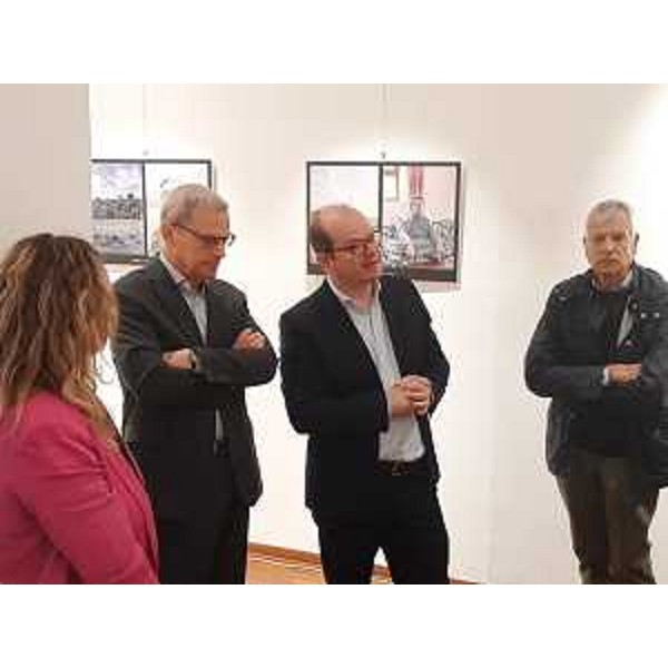 Il vicegovernatore Anzil all'inaugurazione della mostra "Dentro il fuoco" - Il vicegovernatore Anzil all'inaugurazione della mostra "Dentro il fuoco"