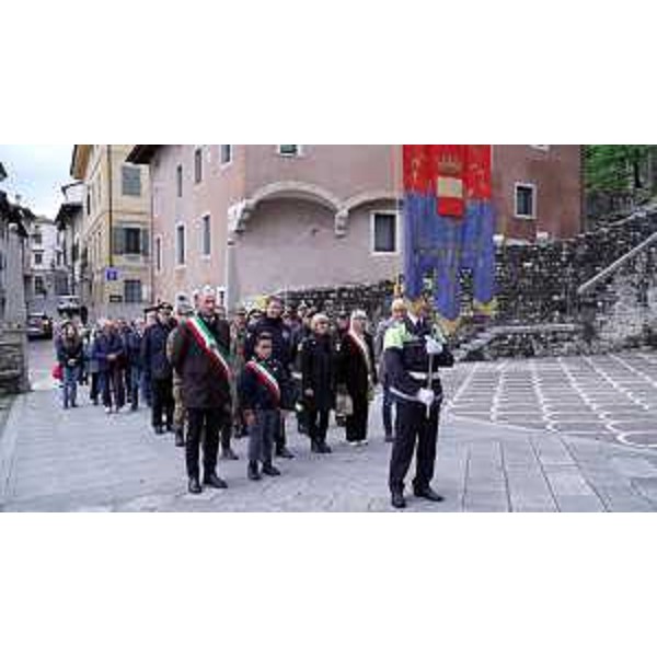 Il corteo per la celebrazione del terremoto del 1976. - Il corteo per la celebrazione del terremoto del 1976.