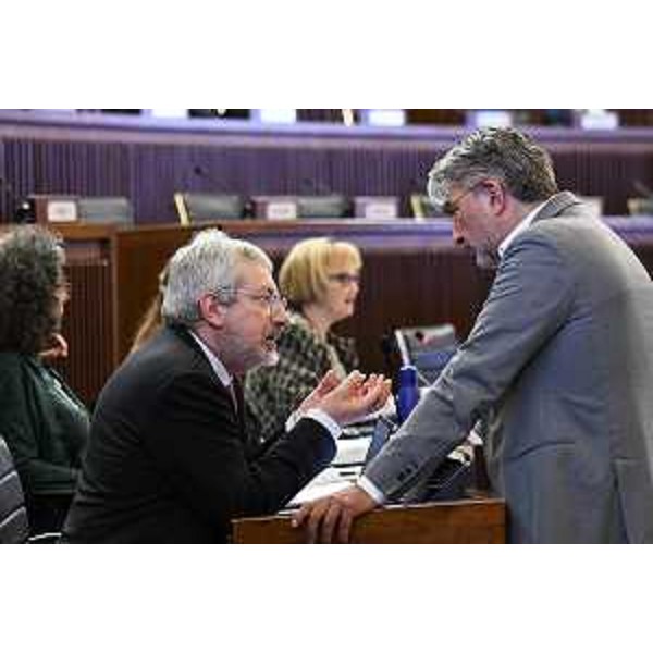 Antonio Calligaris, capogruppo della Lega, a destra nella foto, a colloquio con Furio Honsell (Open) - Antonio Calligaris, capogruppo della Lega, a destra nella foto, a colloquio con Furio Honsell (Open)