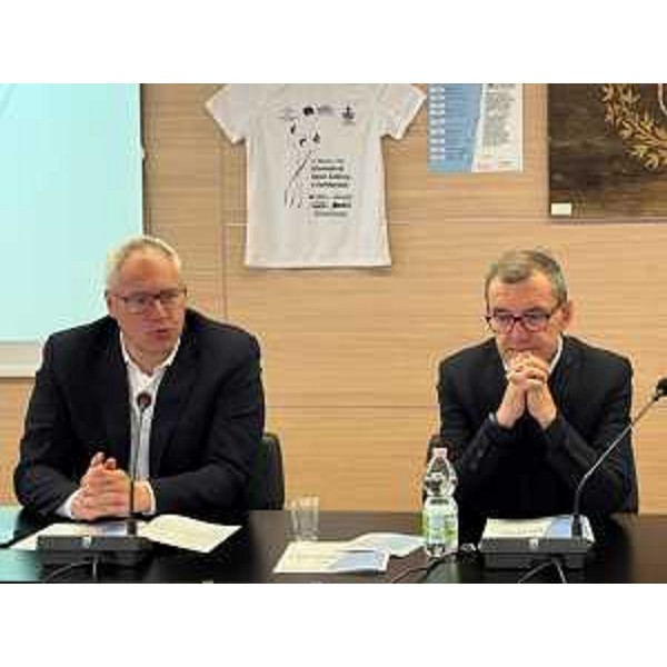 Il presidente Bordin, a sinistra nella foto, accanto al sindaco Cucci - Il presidente Bordin, a sinistra nella foto, accanto al sindaco Cucci