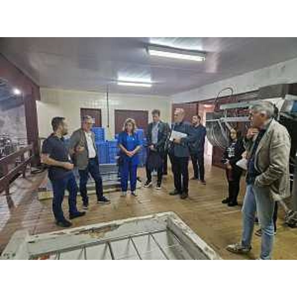 L'assessore regionale Stefano Zannier, secondo da sinistra, in un altro momento della visita all'Istituto di enologia a Bento Goncalves, in Brasile. - L'assessore regionale Stefano Zannier, secondo da sinistra, in un altro momento della visita all'Istituto di enologia a Bento Goncalves, in Brasile.