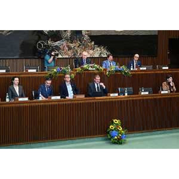 Il tavolo di presidenza della quarta Conferenza, oggi nell'aula consiliare - Il tavolo di presidenza della quarta Conferenza, oggi nell'aula consiliare