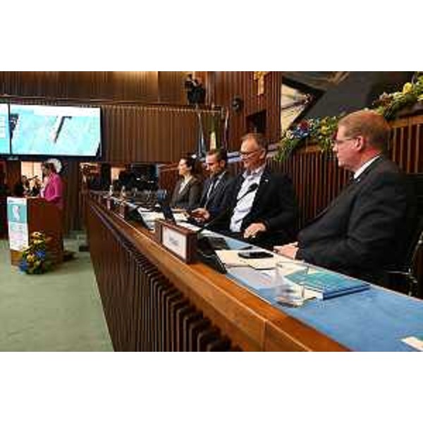 Marko Pisani, primo da destra, al tavolo di presidenza della Conferenza - Marko Pisani, primo da destra, al tavolo di presidenza della Conferenza