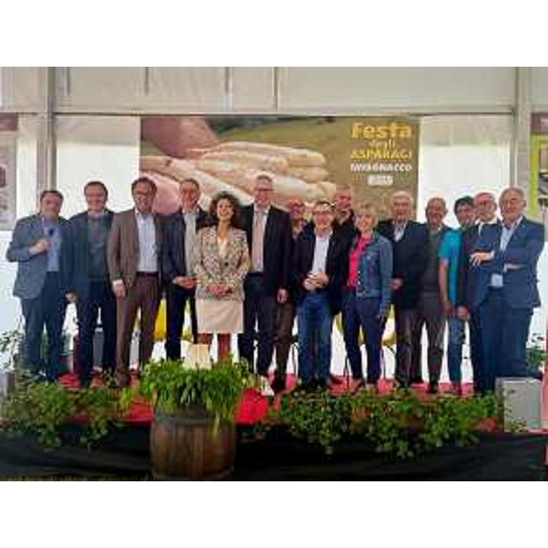 Foto di gruppo all'87esima edizione della sagra degli asparagi di Tavagnacco - Foto di gruppo all'87esima edizione della sagra degli asparagi di Tavagnacco