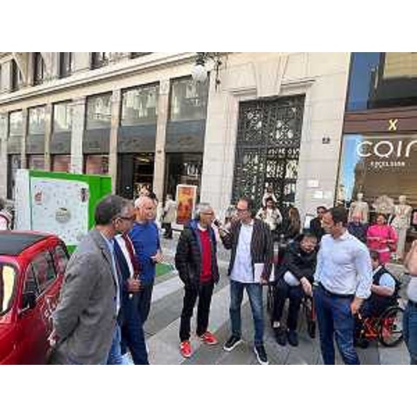 Andro Merkù intervista Franco De Falco, goleador della Triestina del passato. A fianco di De Falco Tiziano Ascagni - Andro Merkù intervista Franco De Falco, goleador della Triestina del passato. A fianco di De Falco Tiziano Ascagni