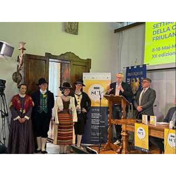 Uno scatto che ritrae il presidente del Cr Fvg durante la presentazione del progetto Teche Folk - Uno scatto che ritrae il presidente del Cr Fvg durante la presentazione del progetto Teche Folk