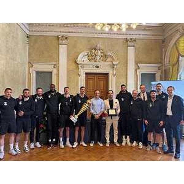 Foto di gruppo per il ricevimento dell'Apu nel Salone di Rappresentanza del Palazzo della Regione - Foto di gruppo per il ricevimento dell'Apu nel Salone di Rappresentanza del Palazzo della Regione