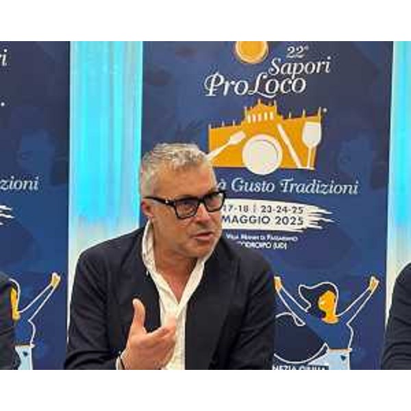 L'assessore Bini durante il suo intervento alla presentazione di Sapori Pro Loco - L'assessore Bini durante il suo intervento alla presentazione di Sapori Pro Loco