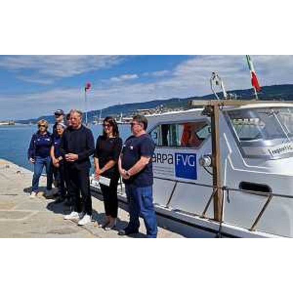 Un momento della presentazione della campagna 2025 di valutazione delle acque di balneazione realizzata da Arpa Fvg. - Un momento della presentazione della campagna 2025 di valutazione delle acque di balneazione realizzata da Arpa Fvg.