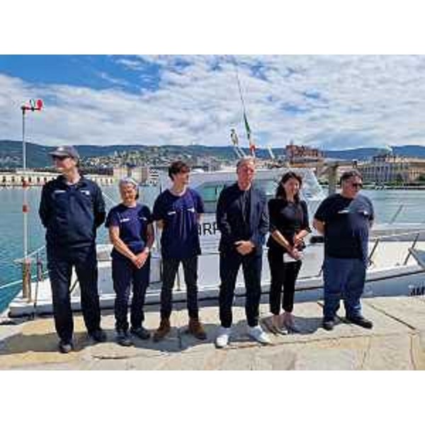 L'assessore alla Difesa dellambiente Fabio Scoccimarro con i tenici e dirigenti di Arpa Fvg. - L'assessore alla Difesa dellambiente Fabio Scoccimarro con i tenici e dirigenti di Arpa Fvg.