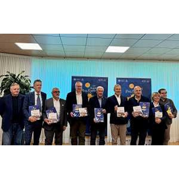 La foto di gruppo alla fine della presentazione: il presidente Bordin è il quarto da sinistra - La foto di gruppo alla fine della presentazione: il presidente Bordin è il quarto da sinistra