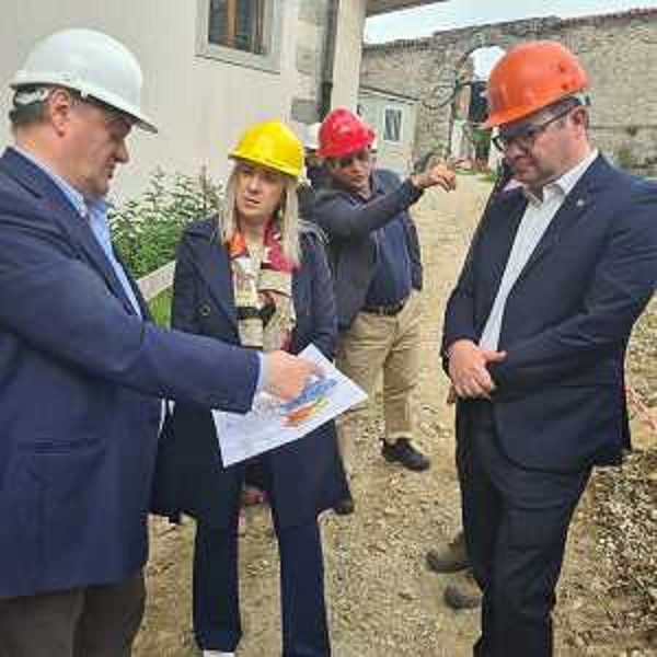 Il vicegovernatore con delega alla Cultura Mario Anzil e lassessore regionale a Infrastrutture e territorio Cristina Amirante in sopralluogo al cantiere di ristrutturazione e restauro del Castello di Colloredo di Monte Albano. - Il vicegovernatore con delega alla Cultura Mario Anzil e lassessore regionale a Infrastrutture e territorio Cristina Amirante in sopralluogo al cantiere di ristrutturazione e restauro del Castello di Colloredo di Monte Albano.