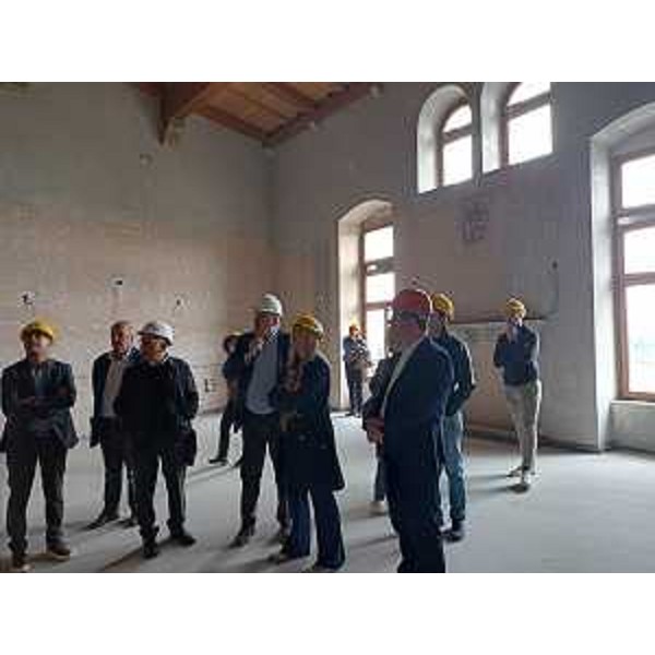 Il vicegovernatore con delega alla Cultura Mario Anzil e lassessore regionale a Infrastrutture e territorio Cristina Amirante in sopralluogo al cantiere di ristrutturazione e restauro del Castello di Colloredo di Monte Albano. - Il vicegovernatore con delega alla Cultura Mario Anzil e lassessore regionale a Infrastrutture e territorio Cristina Amirante in sopralluogo al cantiere di ristrutturazione e restauro del Castello di Colloredo di Monte Albano.