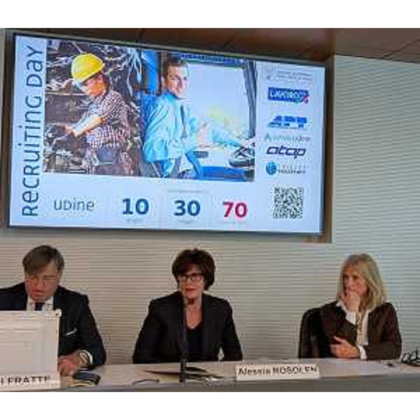 La presentazione del recruiting day per il Trasporto pubblico locale. - La presentazione del recruiting day per il Trasporto pubblico locale.