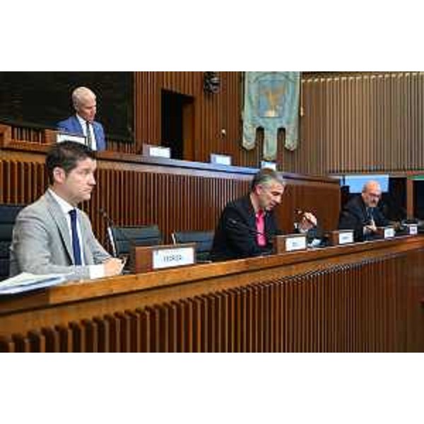 Markus Maurmair (FdI), presidente della I Commissione, con gli assessori regionali Pierpaolo Roberti e Sebastiano Callari - Markus Maurmair (FdI), presidente della I Commissione, con gli assessori regionali Pierpaolo Roberti e Sebastiano Callari