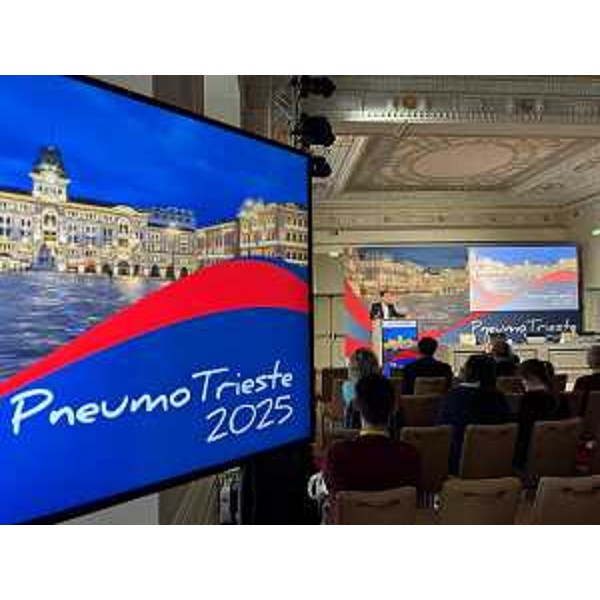 Il governatore del Friuli Venezia Giulia Massimiliano Fedriga di fronte alla platea di professionisti riuniti al Savoia Excelsior per il congresso PneumoTrieste 2025. - Il governatore del Friuli Venezia Giulia Massimiliano Fedriga di fronte alla platea di professionisti riuniti al Savoia Excelsior per il congresso PneumoTrieste 2025.