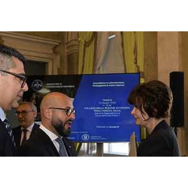 L'assessore Alessia Rosolen nel corso del roadshow - L'assessore Alessia Rosolen nel corso del roadshow 