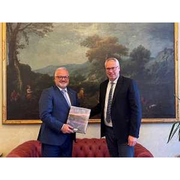 Il presidente del Consiglio regionale, Mauro Bordin, a destra nella foto, assieme al presidente del Coni Fvg, Andrea Marcon, al termine della visita istituzionale - Il presidente del Consiglio regionale, Mauro Bordin, a destra nella foto, assieme al presidente del Coni Fvg, Andrea Marcon, al termine della visita istituzionale