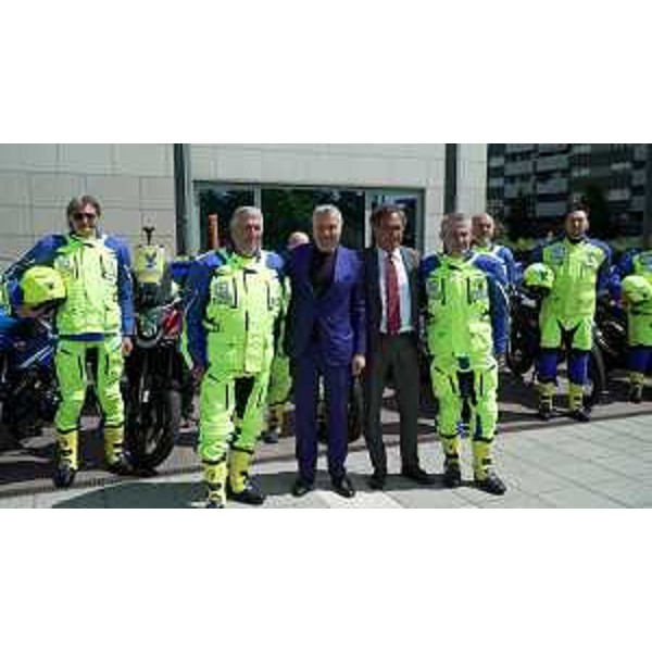 L'assessore regionale alle Attività produttive e turismo Sergio Emidio Bini alla presentazione delle nuove divise tecniche della Motostaffetta Friulana, contraddistinte dal marchio "Io Sono Fvg". - L'assessore regionale alle Attività produttive e turismo Sergio Emidio Bini alla presentazione delle nuove divise tecniche della Motostaffetta Friulana, contraddistinte dal marchio "Io Sono Fvg".