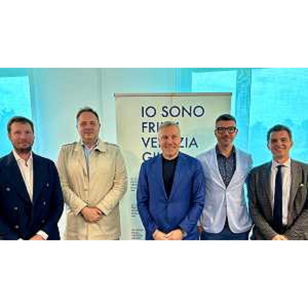 L'assessore regionale alle Attività produttive e Turismo Sergio Emidio Bini (al centro), assieme ad alcuni rappresentanti istituzionali del territorio del Collio: il sindaco di Cormons Roberto Felcaro, il presidente della locale Pro loco Massimo Mazzarol, il presidente dell'Enoteca di Cormons Michele Blazic e il presidente del Consorzio Collio Luca Raccaro. - L'assessore regionale alle Attività produttive e Turismo Sergio Emidio Bini (al centro), assieme ad alcuni rappresentanti istituzionali del territorio del Collio: il sindaco di Cormons Roberto Felcaro, il presidente della locale Pro loco Massimo Mazzarol, il presidente dell'Enoteca di Cormons Michele Blazic e il presidente del Consorzio Collio Luca Raccaro.