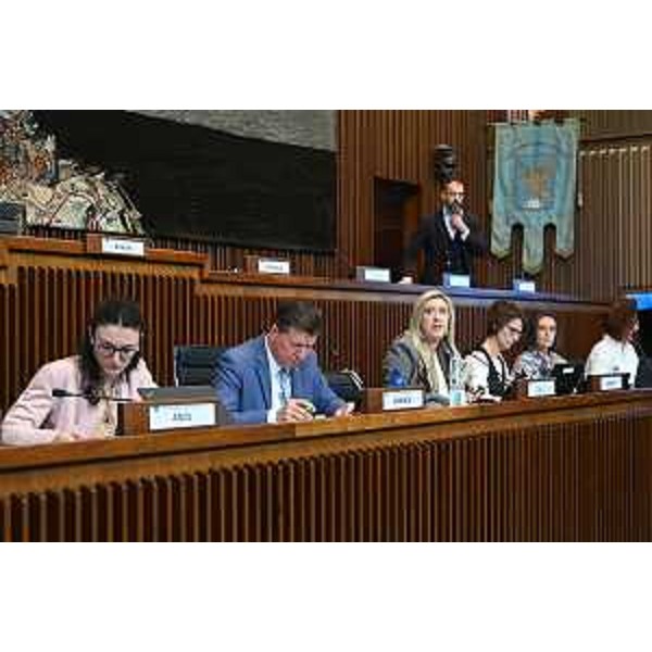 Al centro, il presidente Alberto Budai (Lega) e l'assessore Cristina Amirante - Al centro, il presidente Alberto Budai (Lega) e l'assessore Cristina Amirante
