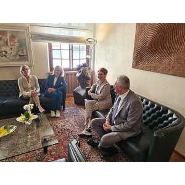 L'assessore regionale Barbara Zilli (prima da sinistra), durante il colloquio con il neosindaco Alessando Basso e il vicesindaco Mara Piccin. - L'assessore regionale Barbara Zilli (prima da sinistra), durante il colloquio con il neosindaco Alessando Basso e il vicesindaco Mara Piccin.