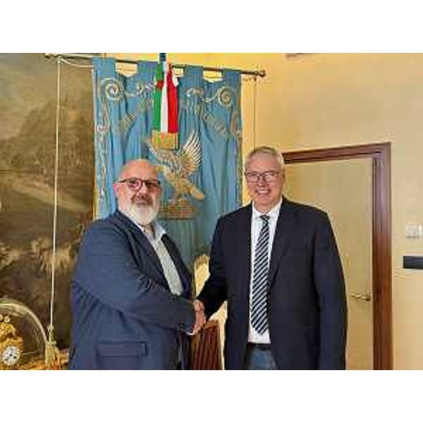 Il presidente Bordin, a destra, accanto al sindaco di Aiello del Friuli, Roberto Festa - Il presidente Bordin, a destra, accanto al sindaco di Aiello del Friuli, Roberto Festa