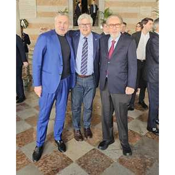 Lassessore regionale alle Attività produttive e turismo Sergio Emidio Bini, a sinistra, con il sindaco di Udine Alberto Felice De Toni e Gianpaolo Pozzo. - Lassessore regionale alle Attività produttive e turismo Sergio Emidio Bini, a sinistra, con il sindaco di Udine Alberto Felice De Toni e Gianpaolo Pozzo.