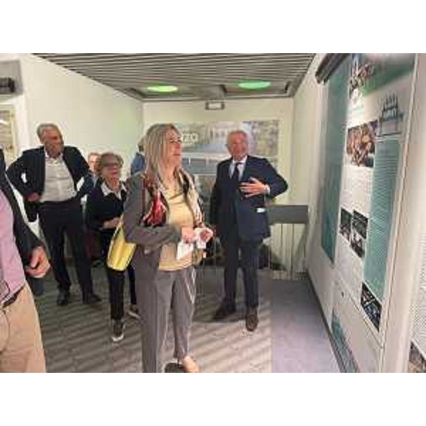 L'assessore Cristina Amirante al vernissage sella mostra - L'assessore Cristina Amirante al vernissage sella mostra