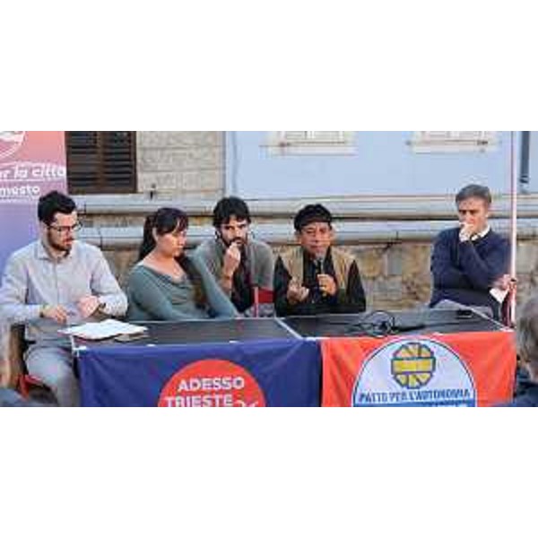 Un altro momento dell'incontro al quale ha partecipato il capogruppo Moretuzzo (primo da destra) - Un altro momento dell'incontro al quale ha partecipato il capogruppo Moretuzzo (primo da destra)