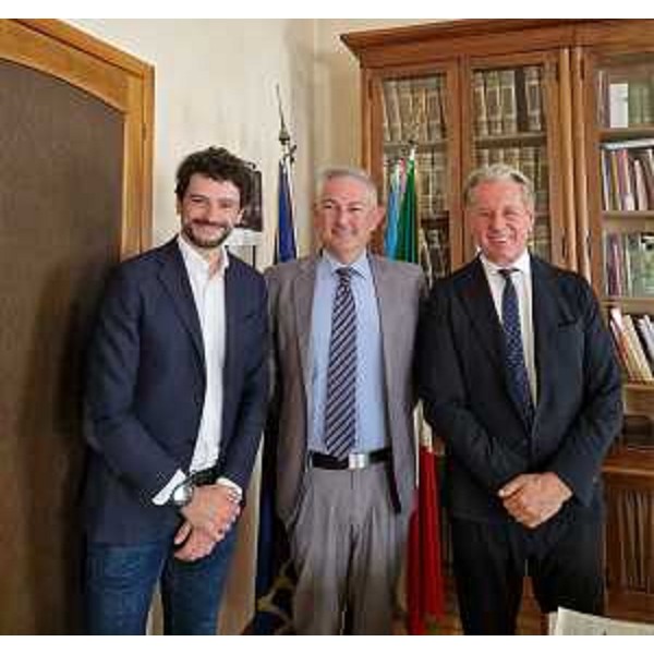 L'assessore regionale alla Difesa dell'ambiente Fabio Scoccimarro, a destra, con il sindaco di Pordenone Alessandro Basso e l'assessore comunale all'Ambiente, Mattia Tirelli. - L'assessore regionale alla Difesa dell'ambiente Fabio Scoccimarro, a destra, con il sindaco di Pordenone Alessandro Basso e l'assessore comunale all'Ambiente, Mattia Tirelli.