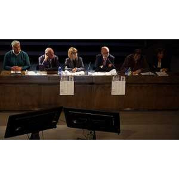 L'assessore regionale do Riccardi, primo da destra, alla Conferenza regionale amianto a Gorizia. - L'assessore regionale do Riccardi, primo da destra, alla Conferenza regionale amianto a Gorizia.